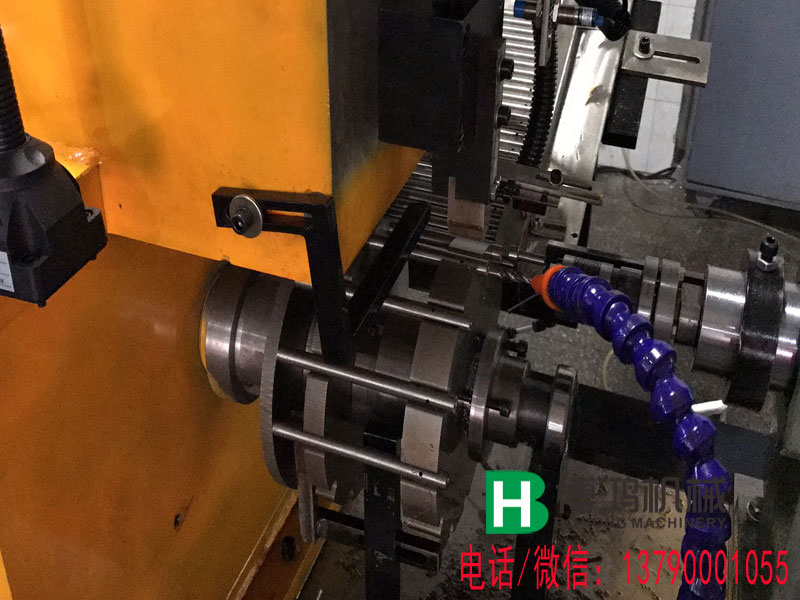 全自動(dòng)攻絲機(jī)細(xì)節(jié)爆光原創(chuàng)拍攝圖 全自動(dòng)攻絲機(jī)細(xì)節(jié)爆光原創(chuàng)拍攝圖